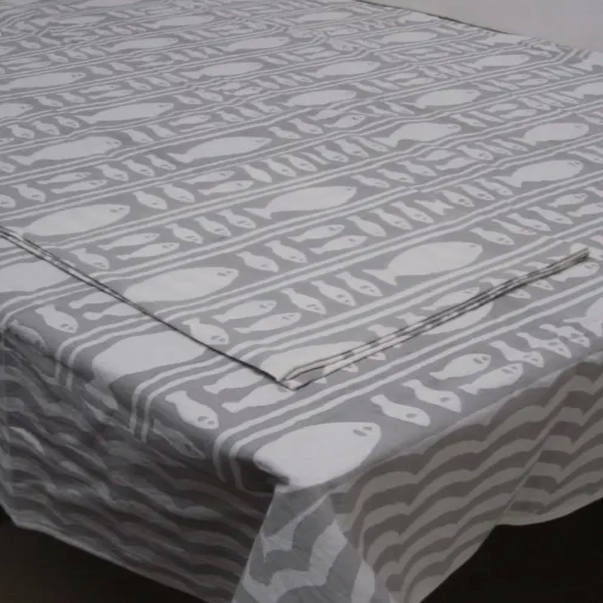 Tablecloth 60x60 Grey Fish Striped
