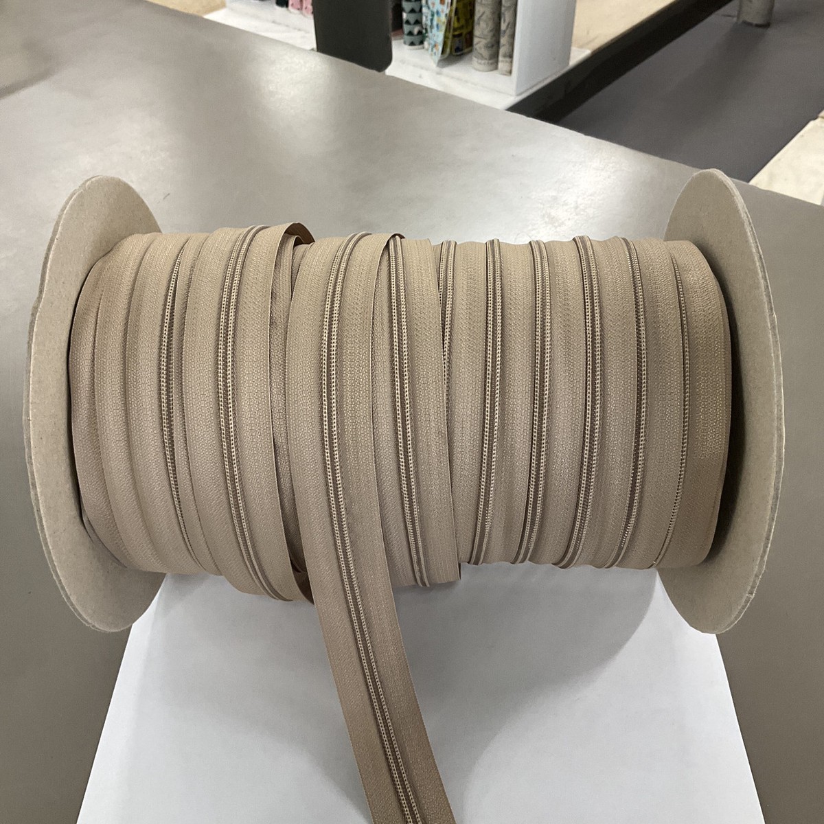 #5 Coil Zipper Lt Beige | Med. Duty. By the yard